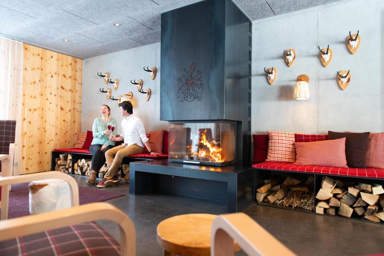 Berghotel Mettmen Schwanden  Bagian luar foto