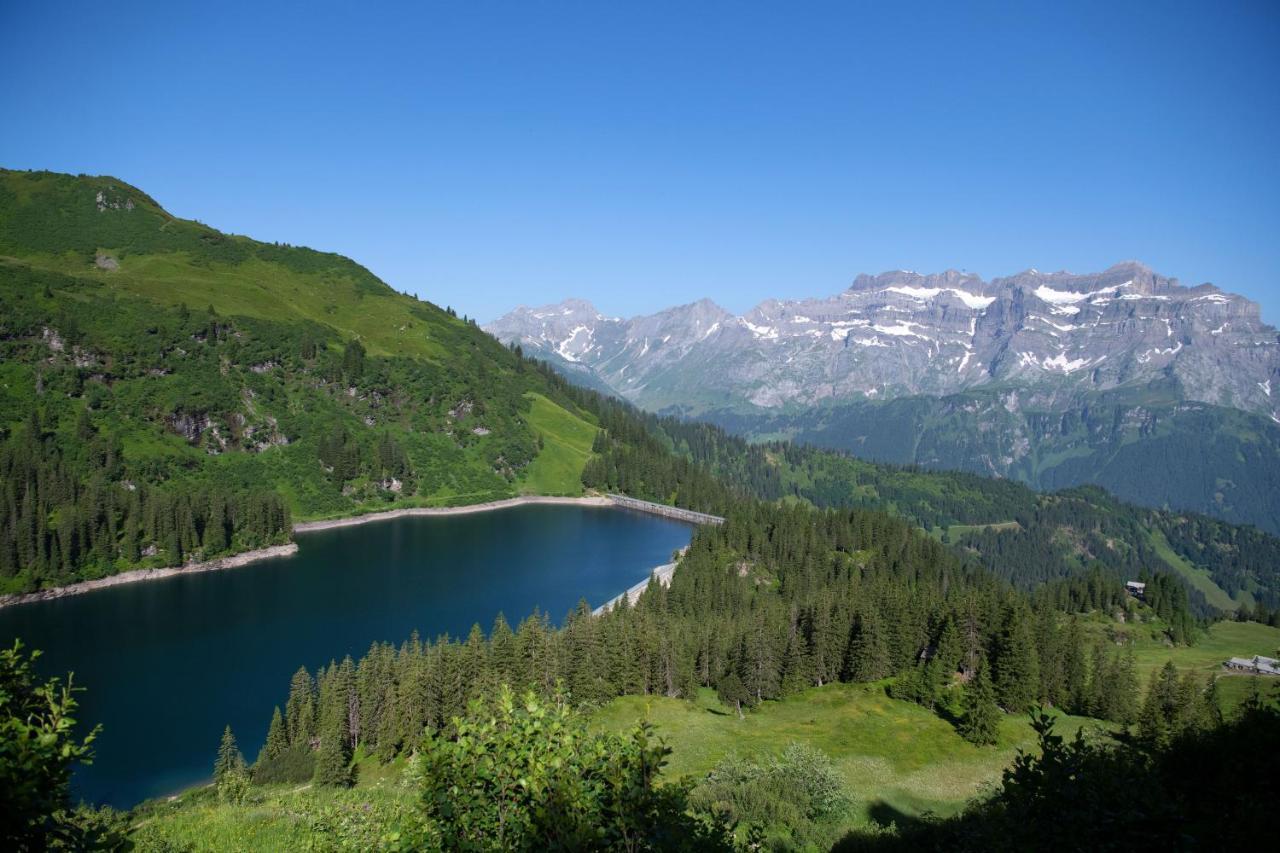 Berghotel Mettmen Schwanden  Bagian luar foto